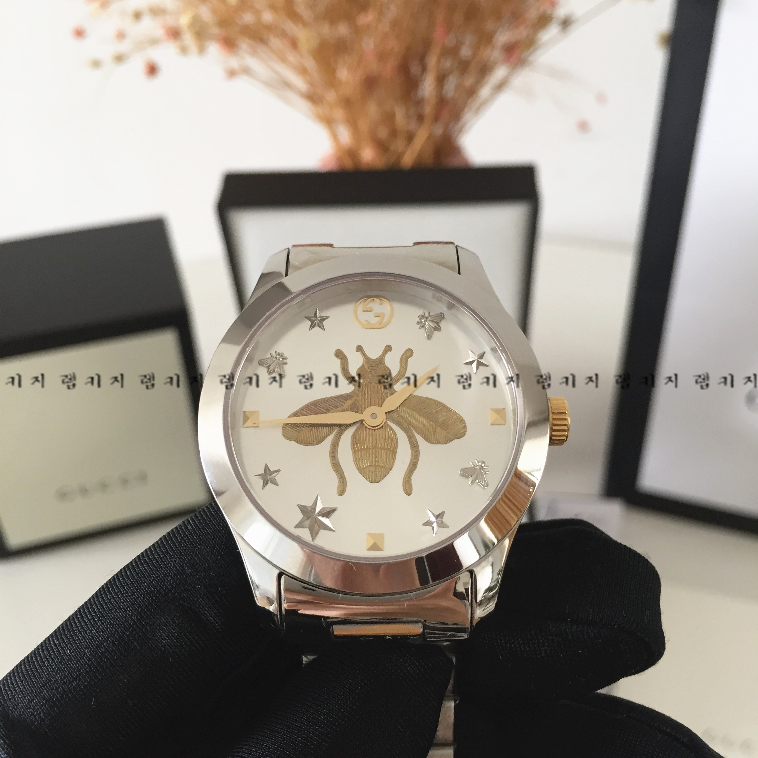 구찌 G 타임리스 꿀벌 콤비 메탈시계